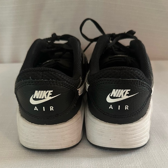 Nike Women’s Black and White Athletic Shoes, size 8.5 - Picture 7 of 8